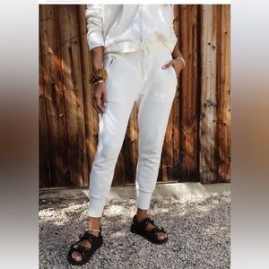 NWT Sincerely Jules Juniper Women's Jogger Cream Size S